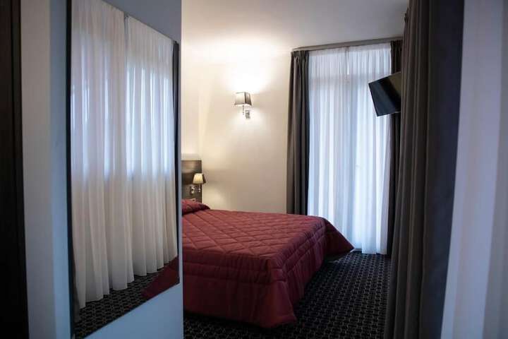 Room 4 of 43