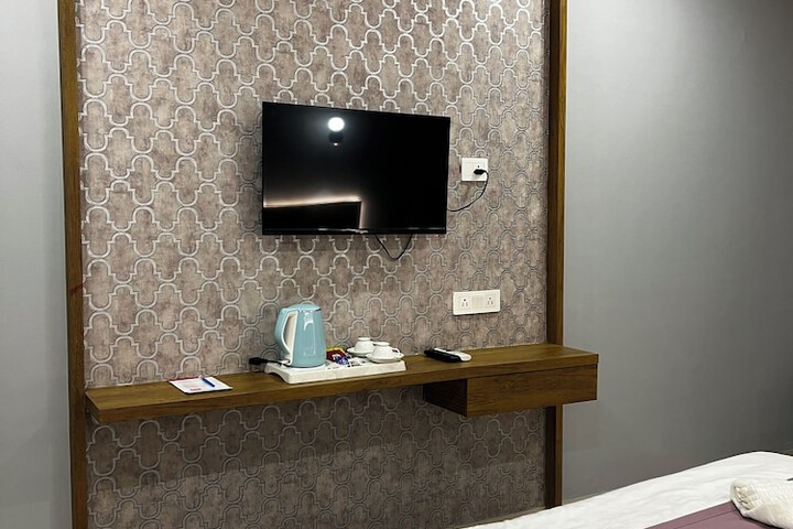 Room 3 of 7