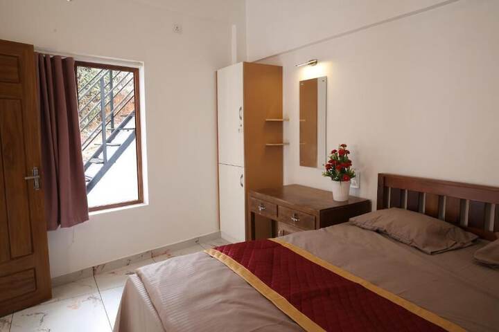 Room 6 of 13