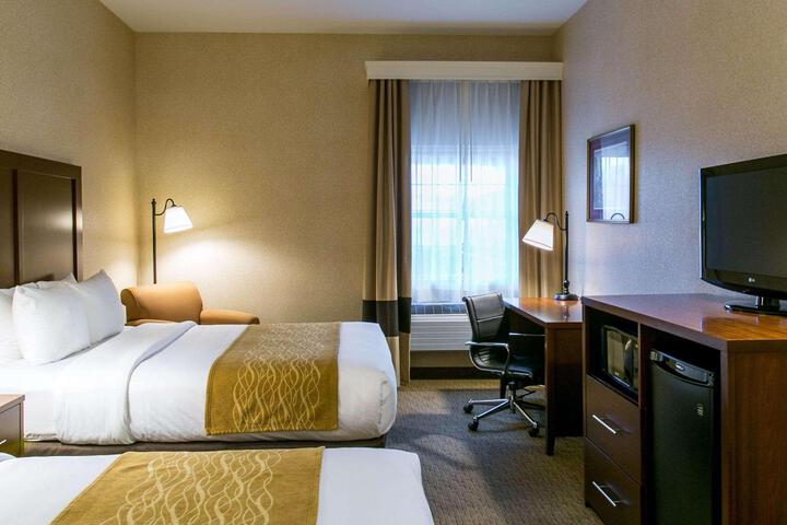 1 Queen Bed Accessible Room (3 of 8)