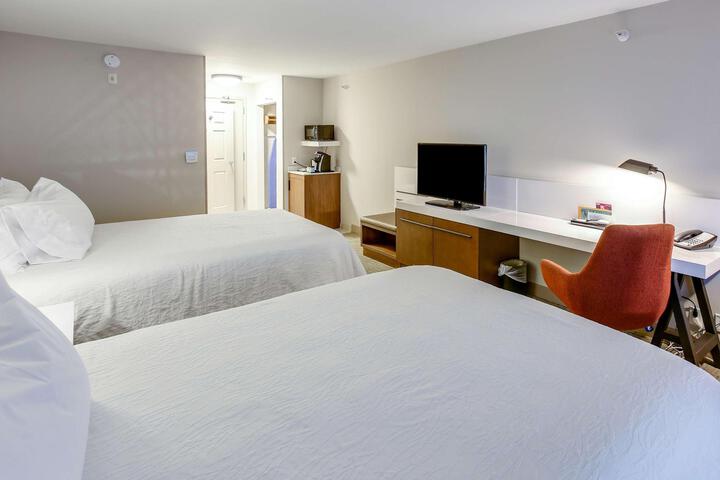 2 Queen Beds (4 of 11)