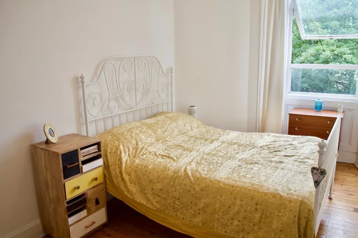 Room 9 of 13