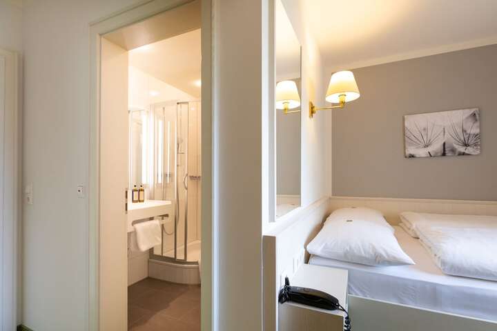 Room 3 of 39