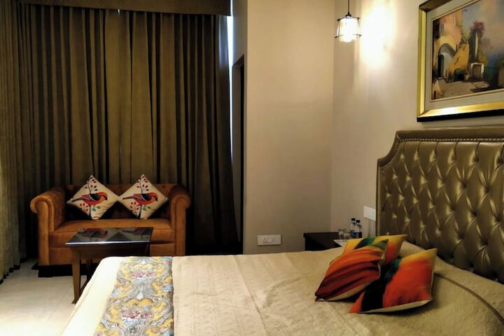 Room 4 of 15