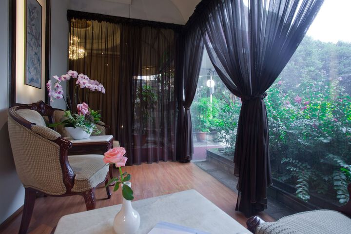 Entrance & Lobby