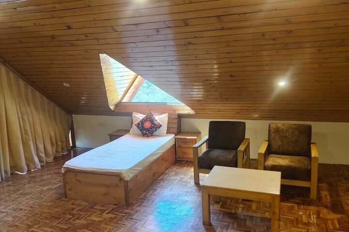 Room 9 of 33
