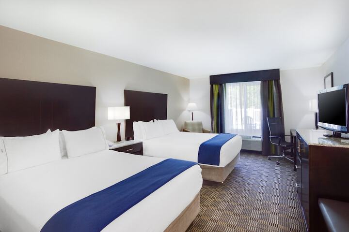 2 Queen Beds (3 of 4)