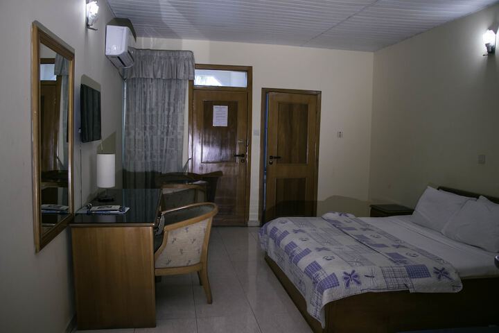Room 44 of 230