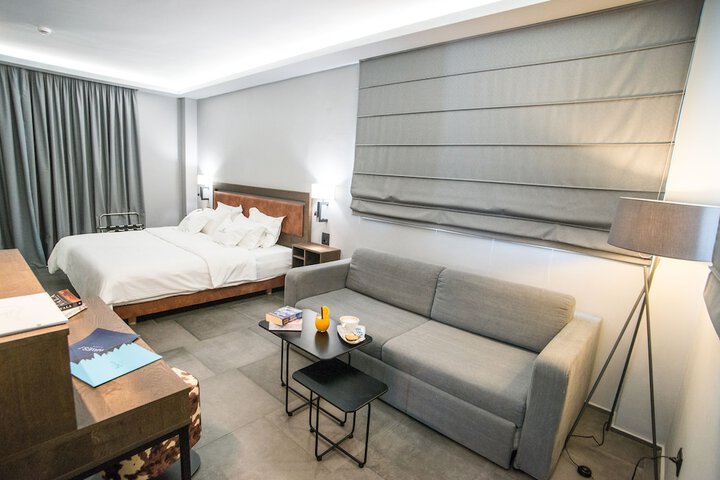 Room 16 of 76
