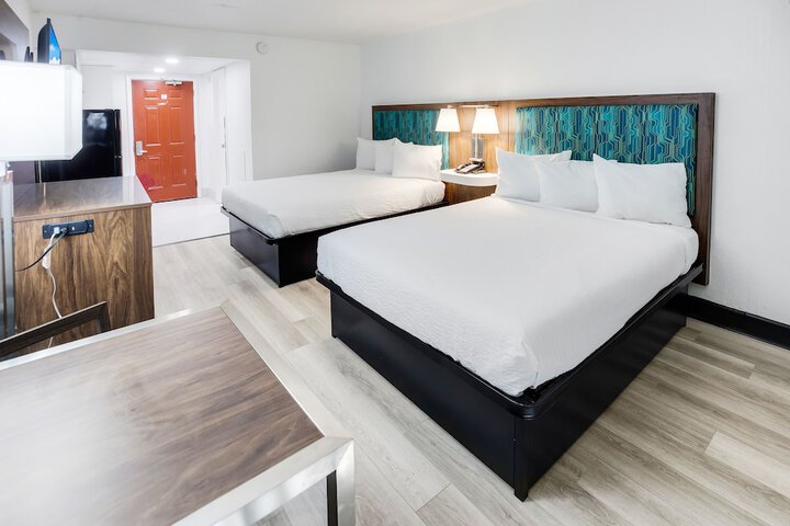 Standard Queen Room 2 Queen Beds Pet Room Only Newly Remodeled (20 of 22)