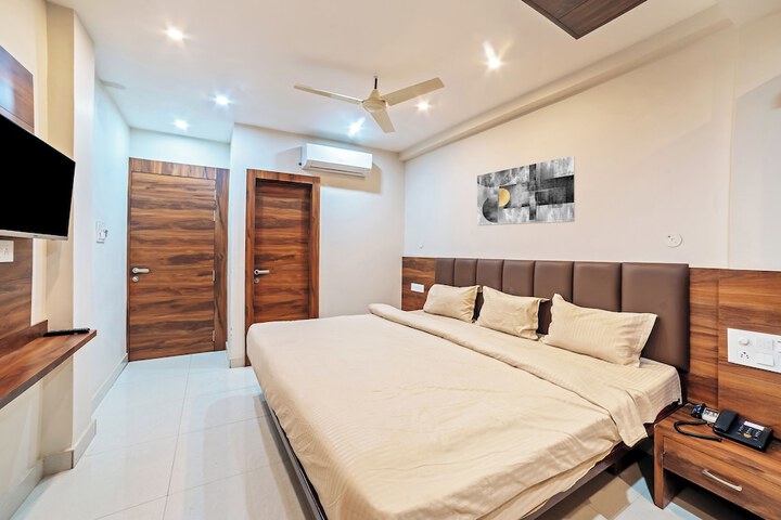 Room 18 of 33