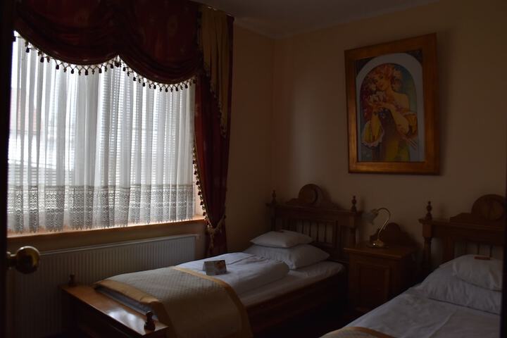 Room 9 of 31