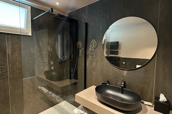 Room 70 of 99