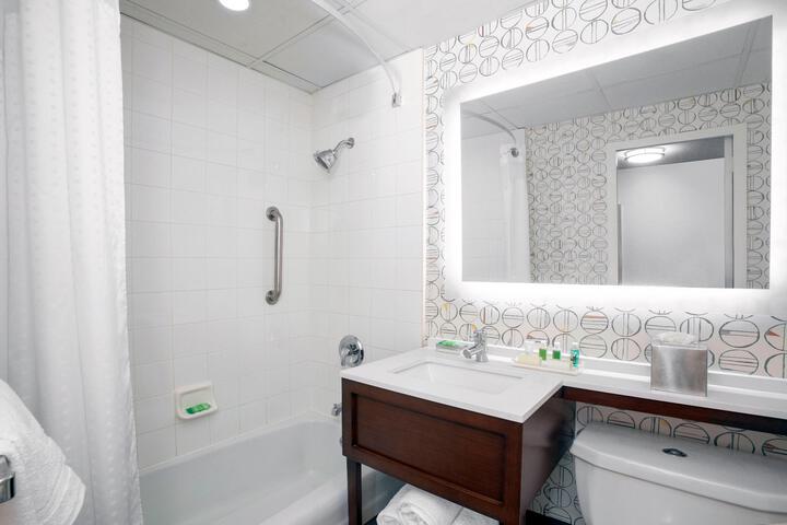 Standard Room, King or Two Doubles (2 of 2)