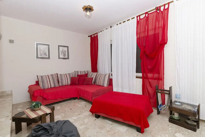 Room 3 of 16
