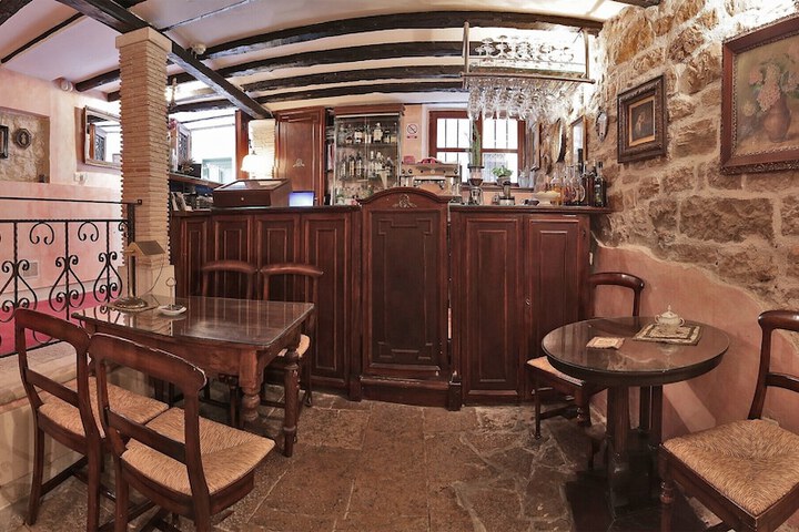 Lounge 60 of 62