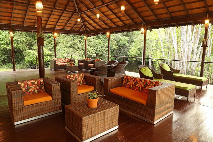 Lounge 43 of 56