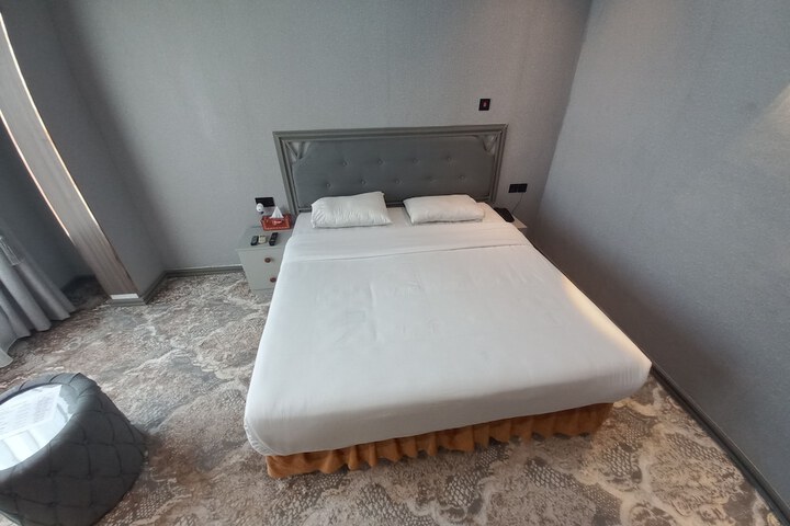Room 30 of 50
