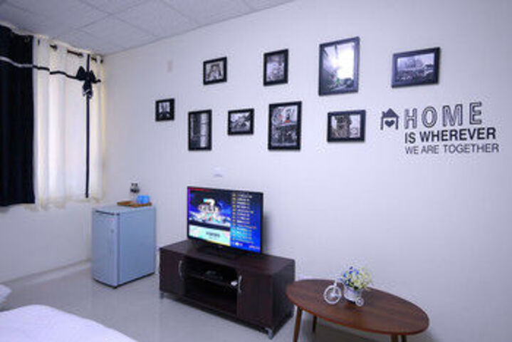 Room 33 of 48