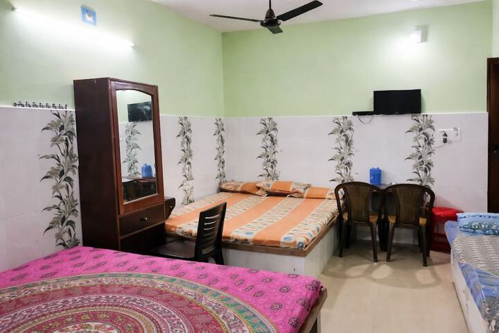 Room 13 of 18
