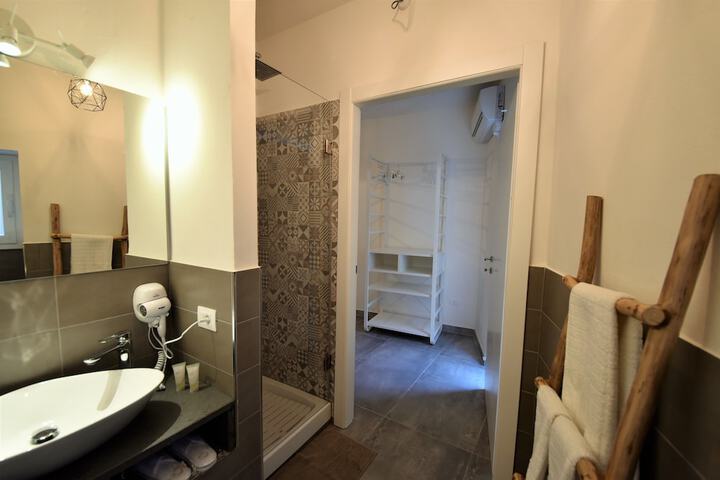 Room 15 of 16