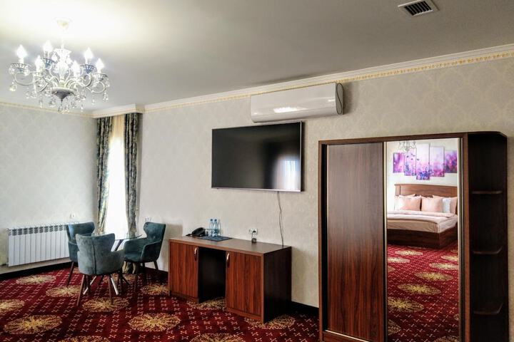 Room 14 of 32