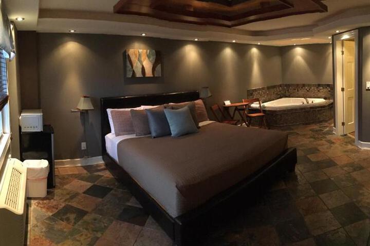 Romantic Suite (2 of 3)