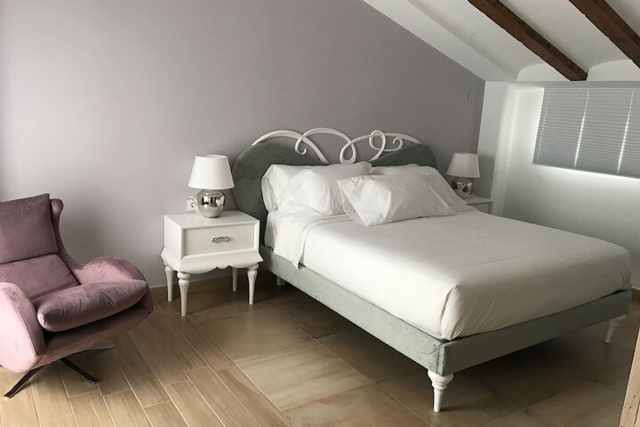 Room 5 of 33