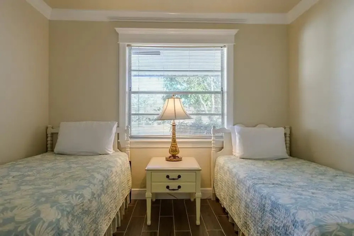 Room 5 of 14