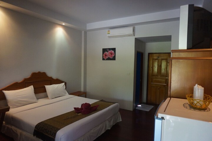Room 5 of 28