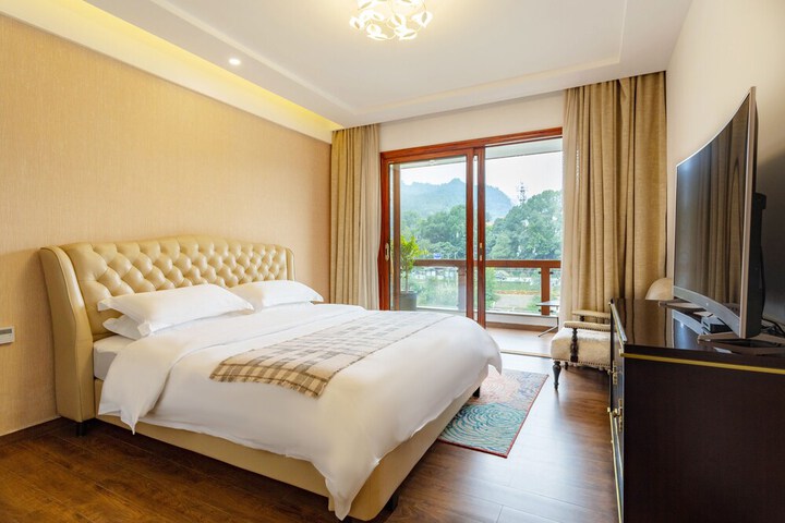 Room 37 of 174