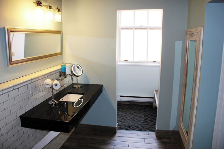 Room 160 of 212