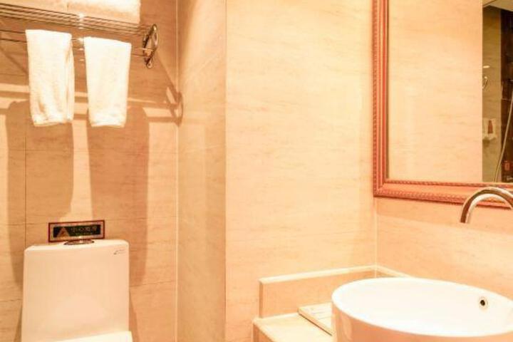 Vienna Hotel (Shigatse Zhalong Plaza)