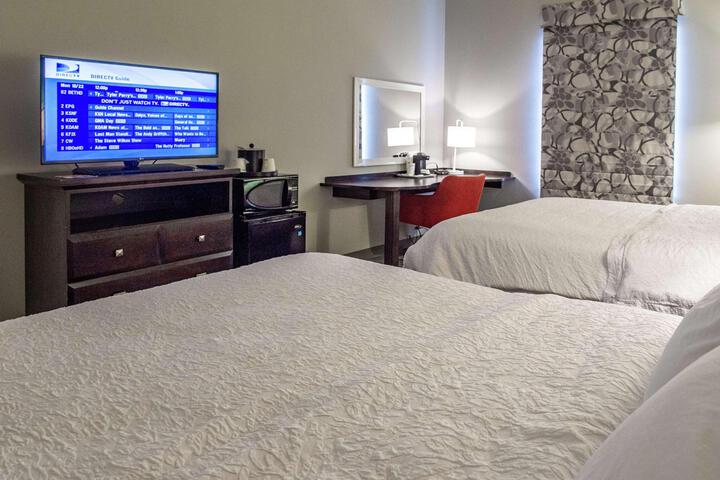 2 Queen Beds (3 of 9)