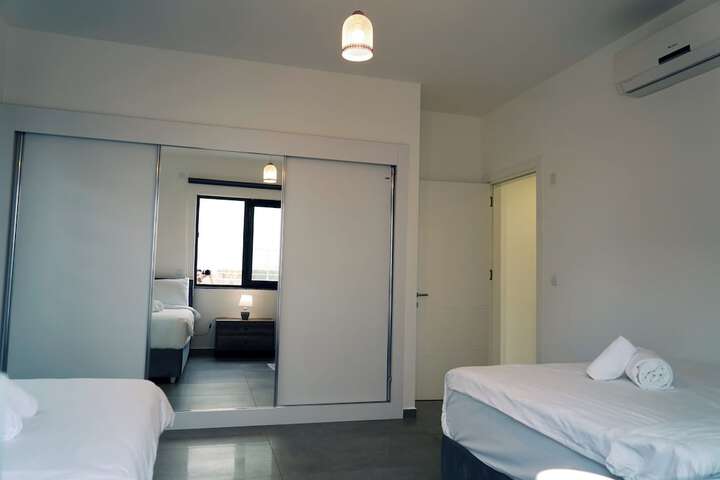 Room 50 of 196