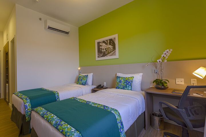 Room 8 of 40