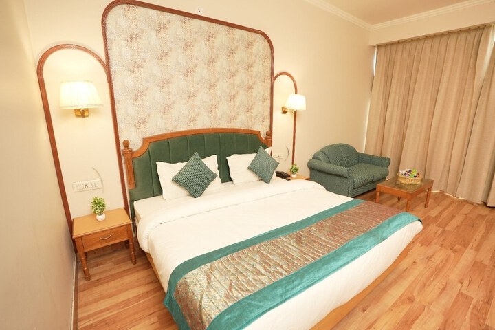 Room 14 of 38