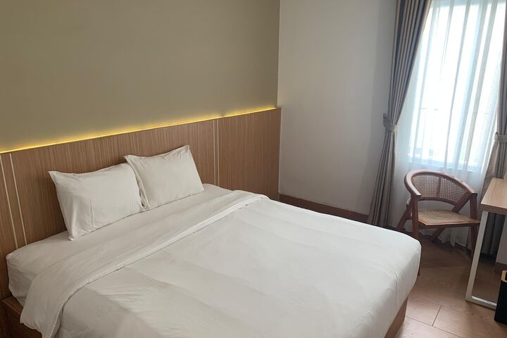 Room 10 of 13