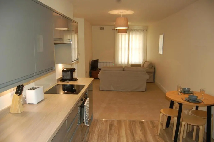 Room 5 of 11