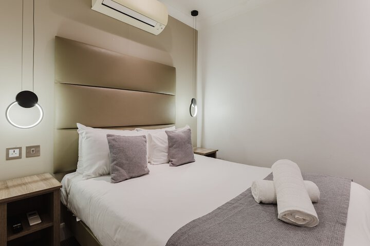 Room 20 of 165