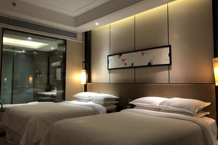 Room 22 of 65