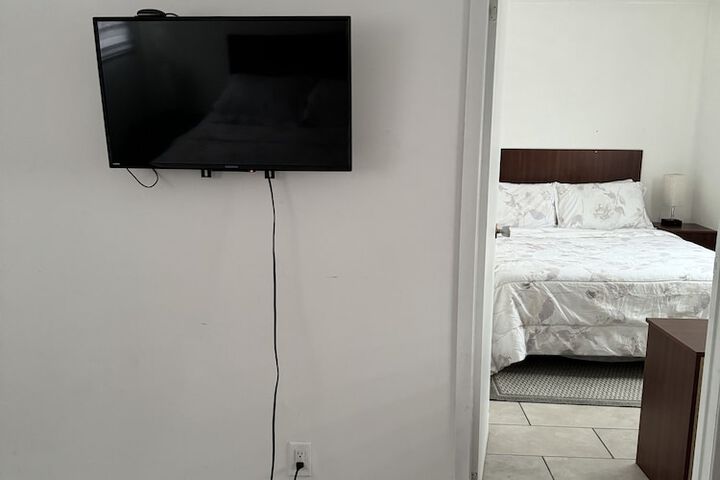 Room 10 of 28