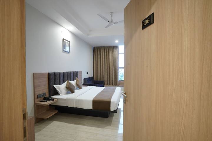 Room 32 of 69