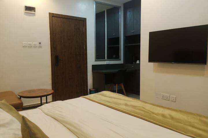 Room 11 of 26