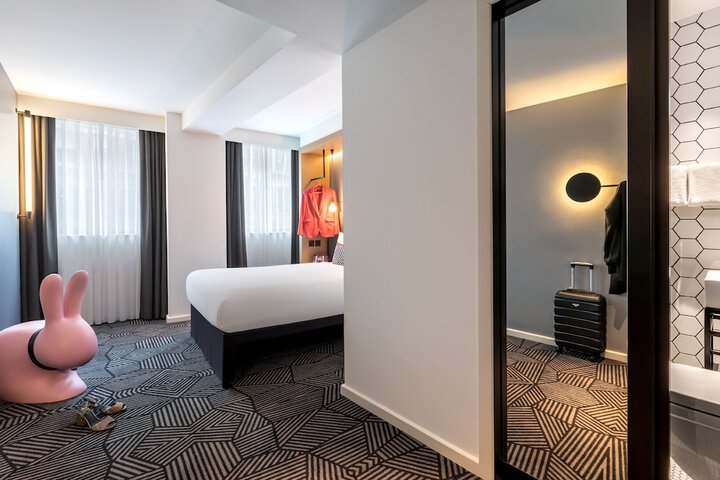Room 34 of 64