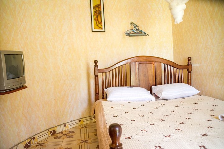 Room 9 of 34