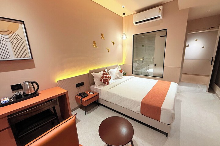 Room 7 of 15