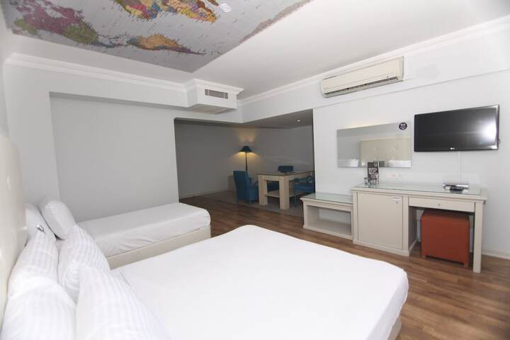 Room 13 of 25
