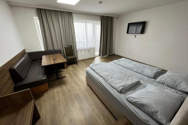 Room 7 of 91
