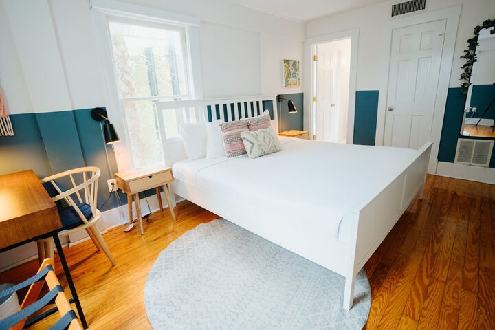 1 King Bed (12 of 15)